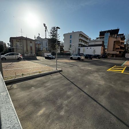 Appartamento Con Posto Auto Privato A Marina Centro Mare Rímini Exterior foto